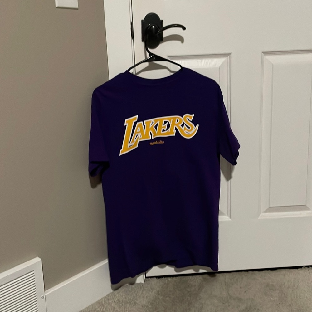 Lakers Tee! SIZE: Medium